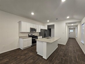 129 Gerasa Dr in Uhland, TX - Building Photo - Building Photo