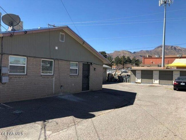 4555 Sun Valley Dr in El Paso, TX - Building Photo - Building Photo