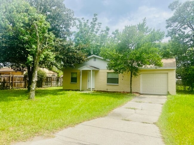 8326 Walden Rd in Jacksonville, FL - Building Photo - Building Photo