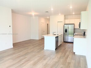 868 SE grovebush Ln in Port St. Lucie, FL - Building Photo - Building Photo