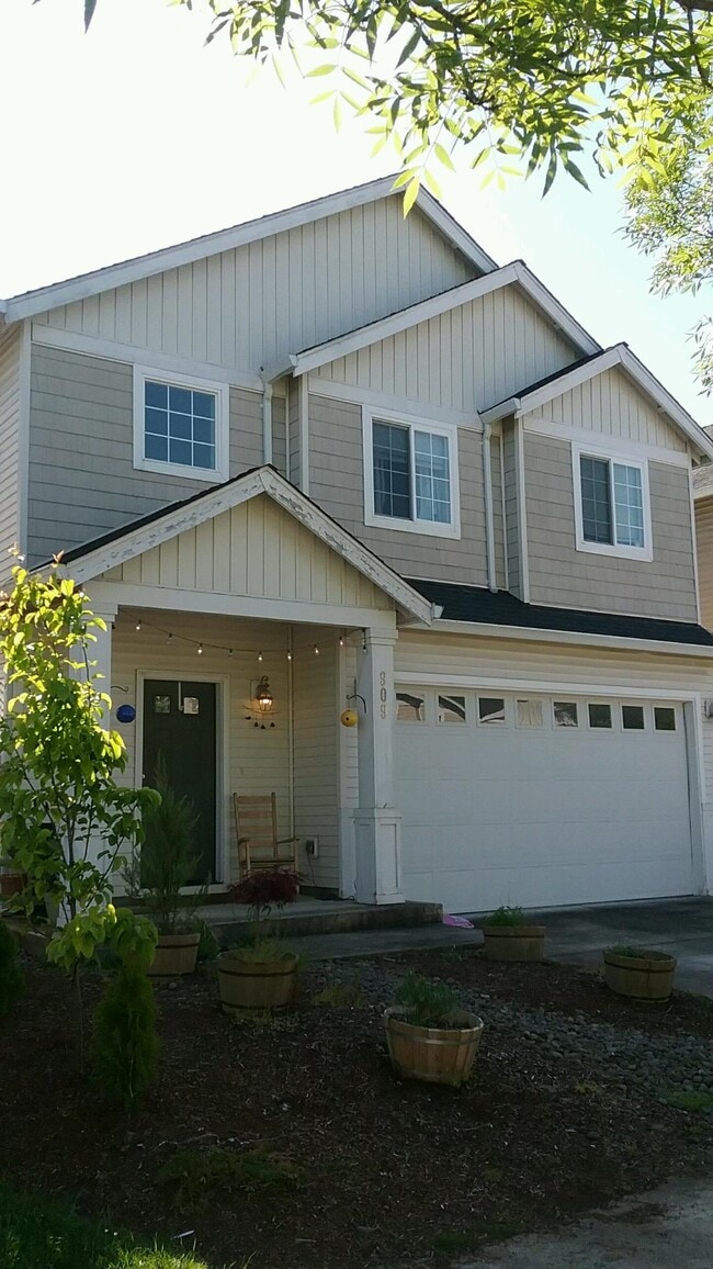 property at 909 Morning Glory Dr