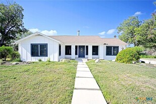 456 Magazine Ave in New Braunfels, TX - Building Photo