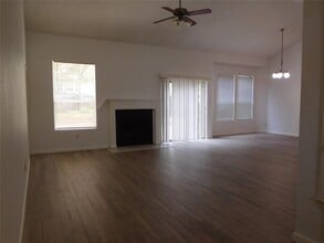 2202 Quiet Wood Dr in Austin, TX - Building Photo - Building Photo