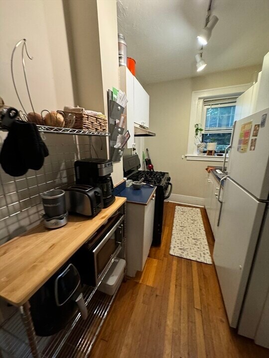 590 Washington St, Unit 1 in Brookline, MA - Building Photo