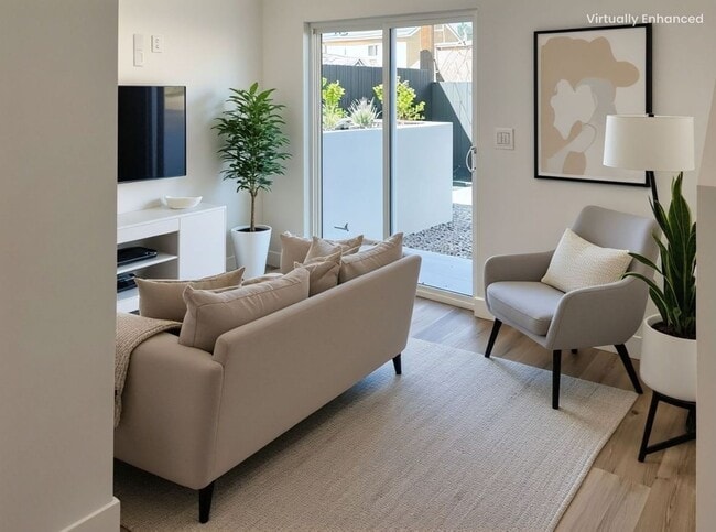 1529 Winona Blvd in Los Angeles, CA - Building Photo - Building Photo