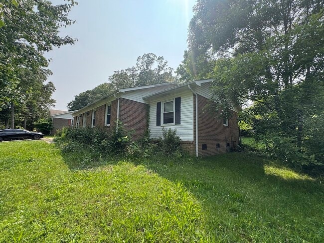 property at 3309 Colony Dr