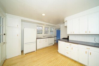 8 E College St in Duluth, MN - Building Photo - Building Photo