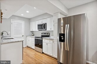 3412 Lakeside View Dr in Falls Church, VA - Building Photo - Building Photo