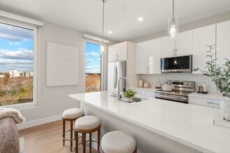 10 Soldiers Field Park, Unit J in Boston, MA - Building Photo - Building Photo