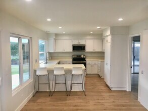 1344 Corte de Primavera in Thousand Oaks, CA - Building Photo - Building Photo