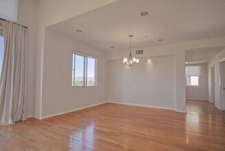 5678 Como Cir in Los Angeles, CA - Building Photo - Building Photo