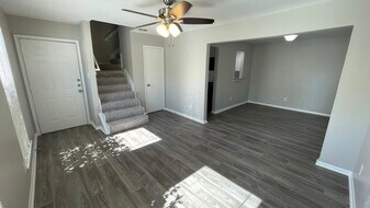 521 Ferguson St, Unit A4 in Humble, TX - Building Photo