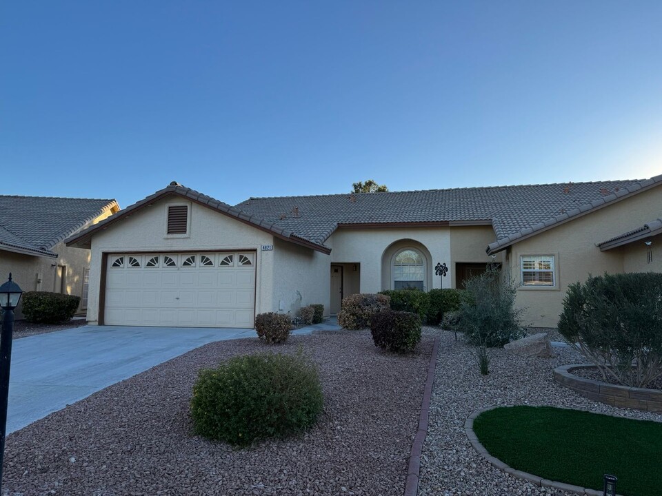 4821 Lawnwood Ct in Las Vegas, NV - Building Photo