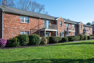 Kingswood Condominiums in Abington, MA - Building Photo - Building Photo