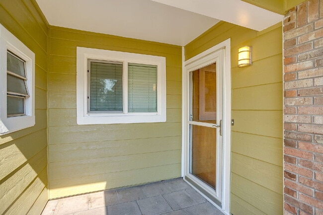 204 Mildred Ln E in Benbrook, TX - Building Photo - Building Photo