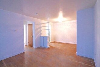 47 Broadway, Unit 11 in Arlington, MA - Foto de edificio - Building Photo