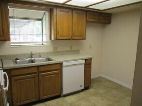 203 Yorkshire Ct in Euless, TX - Building Photo - Building Photo