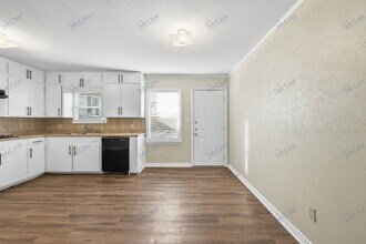 208 Westfork Dr in Fort Worth, TX - Foto de edificio - Building Photo