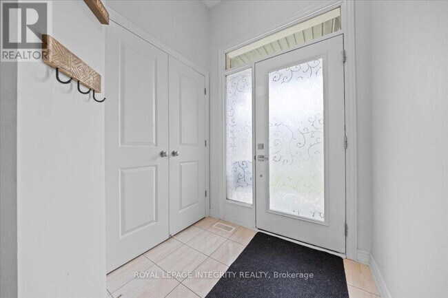 728 Capricorn Cir in Ottawa, ON - Building Photo - Building Photo