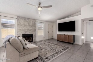 19202 N 14th St in Phoenix, AZ - Building Photo