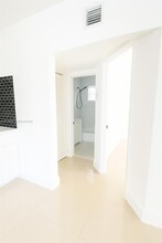 724 NW 3rd Ct in Hallandale Beach, FL - Building Photo - Building Photo