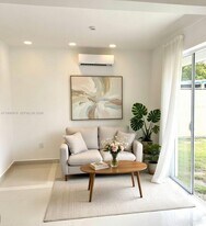 1954 Thomas St in Hollywood, FL - Building Photo