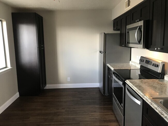 11912 Indian School Rd NE-Unit -3 in Albuquerque, NM - Building Photo - Building Photo