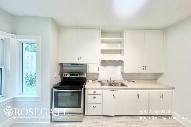 19 Shanley St in Kitchener, ON - Building Photo - Building Photo