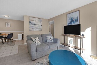 2811 Pembroke Ln in St. Joseph, MO - Building Photo - Building Photo