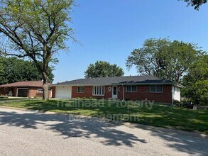 1706 NE 77th St in Gladstone, MO - Building Photo - Building Photo