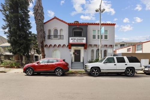 2621 Magnolia Ave in Los Angeles, CA - Foto de edificio