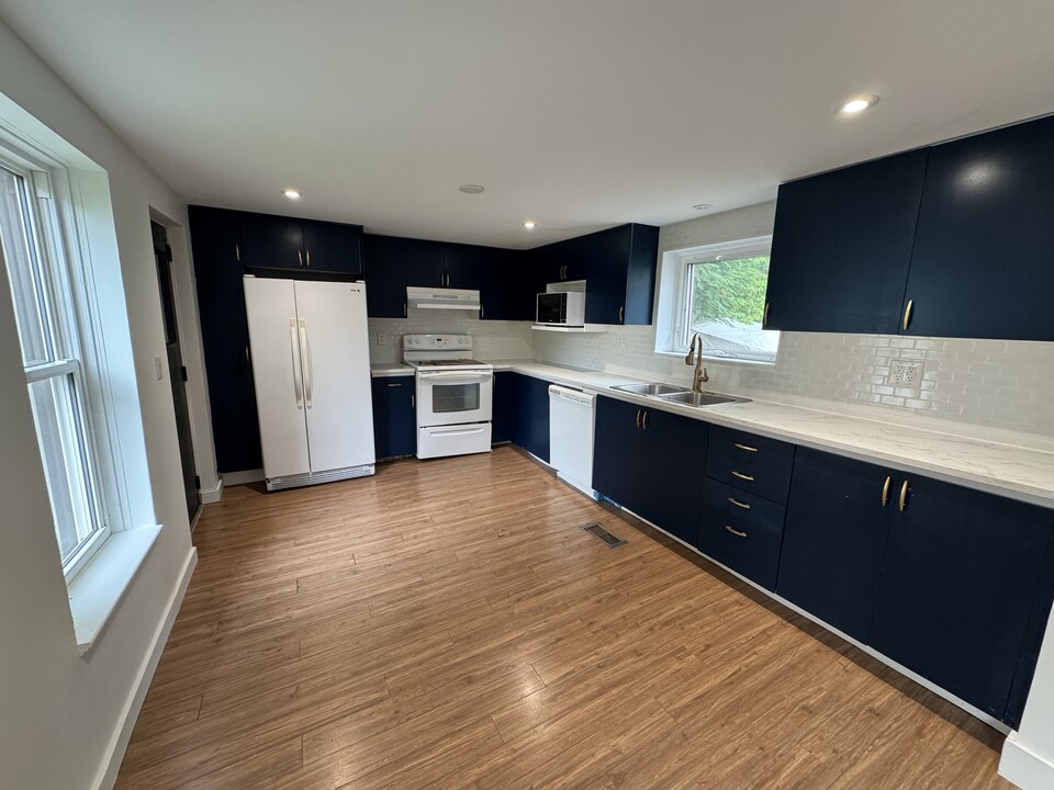 416 Robinson St in Moncton, NB - Building Photo