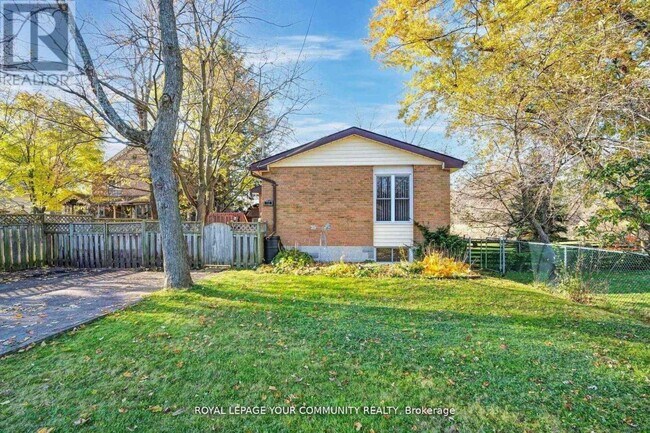 12 Schomberg Rd in Richmond Hill, ON - Building Photo - Building Photo