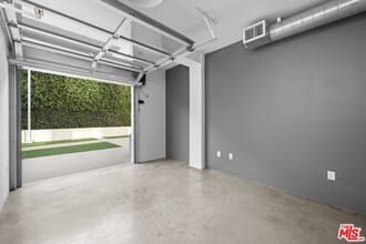 11500 Tennessee Ave in Los Angeles, CA - Building Photo - Building Photo