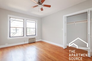 837 W Wolfram St in Chicago, IL - Building Photo