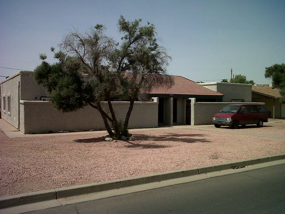 1551 E Southern Ave in Apache Junction, AZ - Foto de edificio