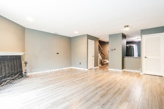 94 Teal Ct in East Windsor, NJ - Building Photo - Building Photo