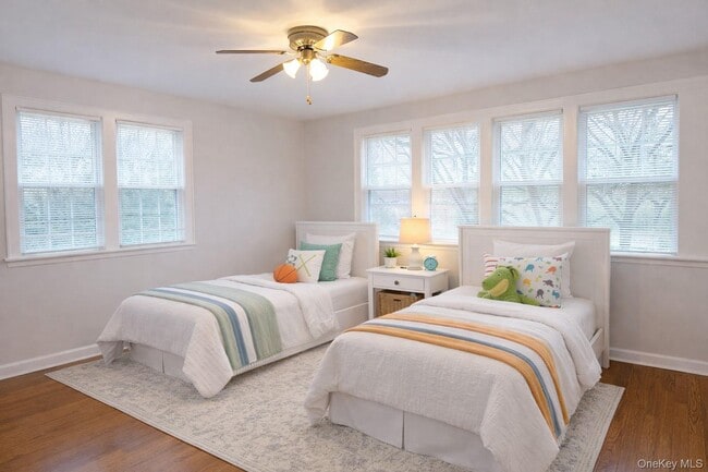 21 Harding Dr in New Rochelle, NY - Foto de edificio - Building Photo