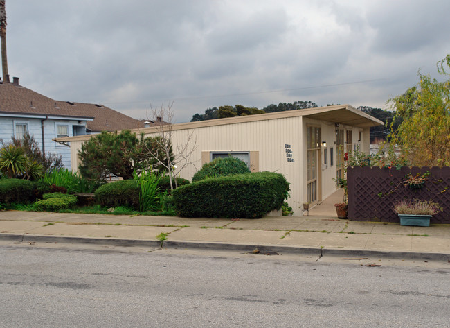 813-815 Baden Ave in South San Francisco, CA - Foto de edificio - Building Photo