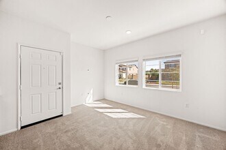 35286 Sorenstam Dr-Unit -Unit B in Beaumont, CA - Foto de edificio - Building Photo