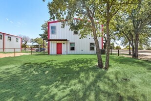 1033 Deer Ln in Azle, TX - Building Photo