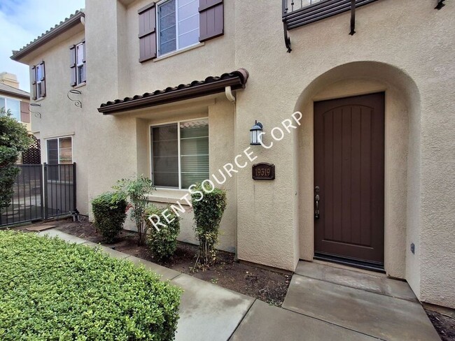 19319 Wilson Ln in Santa Clarita, CA - Building Photo - Building Photo