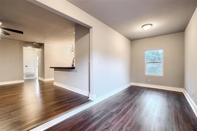 property at 5909 Lago Vista Way
