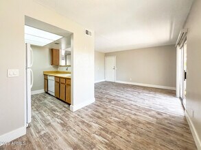 616 S Hardy Dr in Tempe, AZ - Foto de edificio - Building Photo