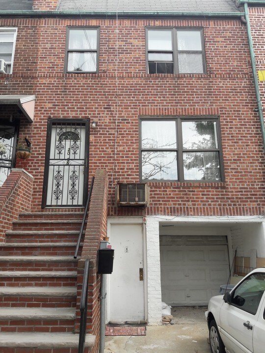 2055 47th St in Astoria, NY - Building Photo