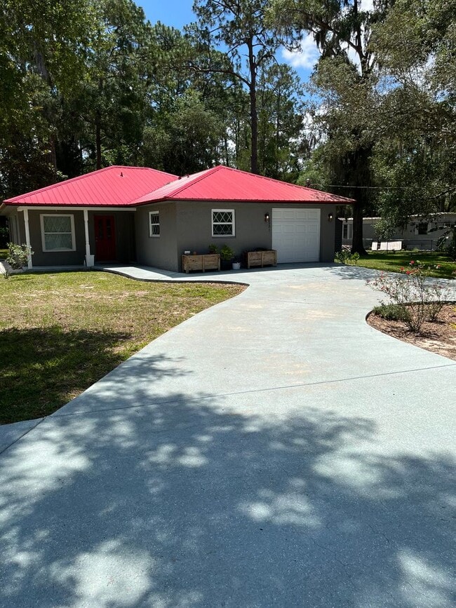 1331 SE 169th Terrace Rd in Silver Springs, FL - Building Photo - Building Photo