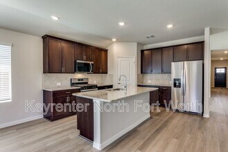 6612 Stone Elm Ln in Crowley, TX - Foto de edificio - Building Photo