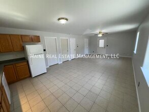 1835 Hammond St in Hermon, ME - Foto de edificio - Building Photo