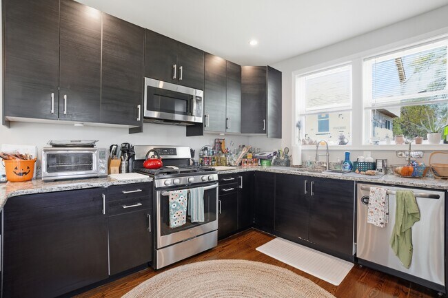 4722 Branchville Rd in College Park, MD - Foto de edificio - Building Photo