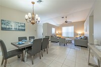 1301 Barrigona Ct in Naples, FL - Foto de edificio - Building Photo